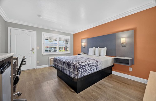 Munras Avenue Hotel | Padre Oaks