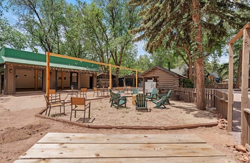 Colorado Springs Cabin | Timber Lodge Cabin 14