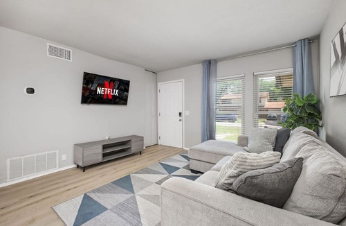 North San Antonio - SAT House | Cozy 3BR Home Family-friendly Near Attractions