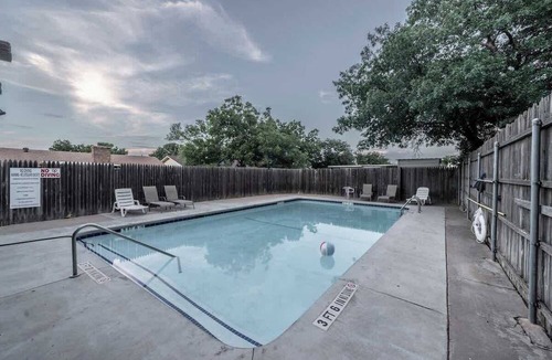 Bowie House | Sunny Side Town Home - 2BR/2BA - Seasonal Pool