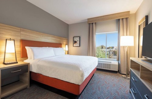 Orange Hotel | Candlewood Suites Orange by IHG