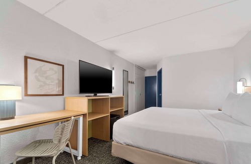 Grand Prairie Hotel | Spark By Hilton Grand Prairie