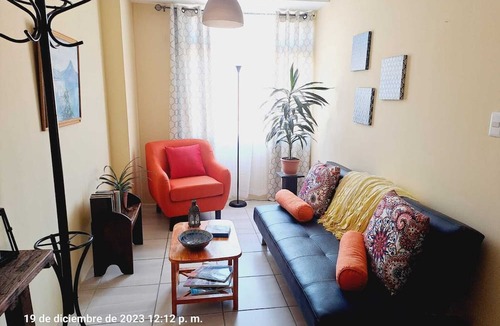 Zona 1 Apartment | Comodidad en zona 1, dos habitaciones y un parqueo.