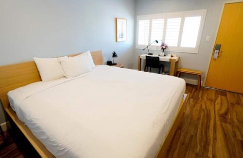 Studio City Hotel | El Royale Gardens Near Universal Studios