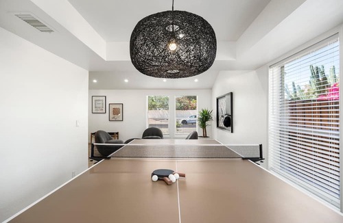 Honeyridge Manor House | Designer Oasis minutes from Scottsdale Events - Heated Pool - Hot Tub - Sleeps 8