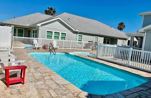 Safe Harbor Condo | Community Pool, Pet-Friendly Living, and Prime Location Near Town and Beach