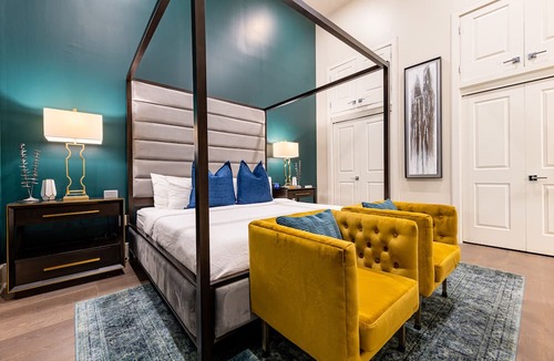Central Business District Apartment | 🐊LOCATION & CONDO to Stay in When Visiting DOWNTOWN NOLA! QN Sleeper Sofa & 15 ft Ceilings!🐊