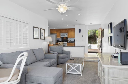 Avalon Condo | H178: 2Bd Villa, Full Ocean Views, Golf Cart, 1 step