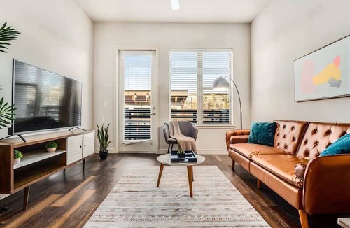 Richardson Apartment | Boulevard Stays - Spring Creek