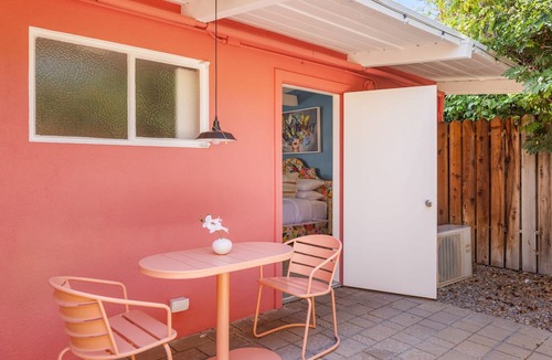 Warm Sands Hotel | The Barbie Suite · Adults-Only Palm Springs Pool