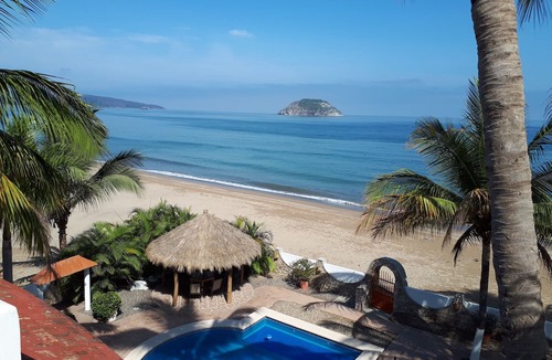 La Penita de Jaltemba Apartment | Ocean Front 1 King Bedroom. Swimming pool, Easy 5 minute beach walk to Shopping