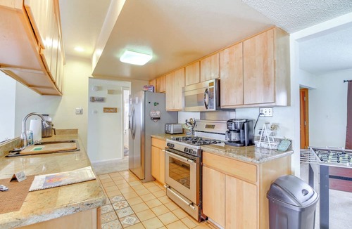 Taylor Ranch House | 7 Mi to Old Town ABQ: Quiet Pet-Friendly Escape!