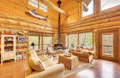 Murfreesboro Cabin | Fish, Boat & Hike: Pet-Friendly Cabin in Arkansas