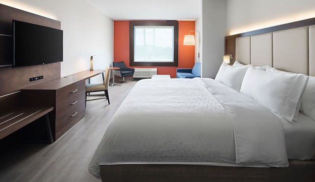 Holiday Inn Express & Suites Lubbock Central - Univ Area by IHG
