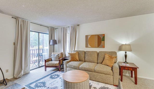 Easy Red River Ski Access! Outdoor Adventure Condo