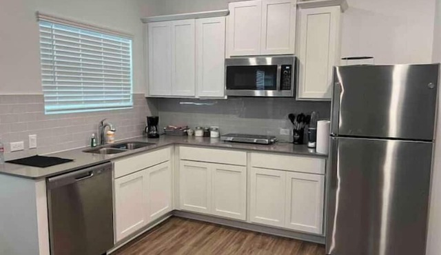 Modern, 1 BR private suite with kitchen