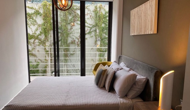 Shift Cayala: 2BR/BA balcony, spa, gym, near US Embassy & amenities. Secure 24/7