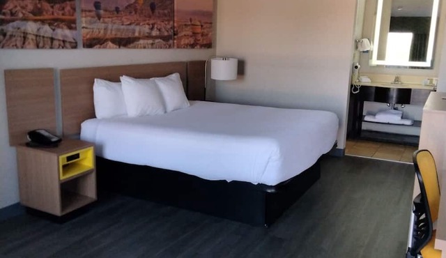 Days Inn & Suites by Wyndham Albuquerque North