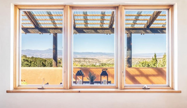 Luxury Home with Detached Casita & Stunning Panoramic Views of the Mountains. in Santa Fe