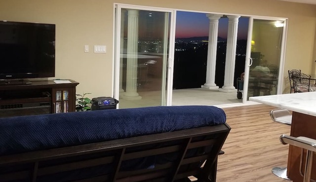 Relax and Enjoy the Million Dollar Views of the East Bay Area; Entire Guesthouse in Castro Valley
