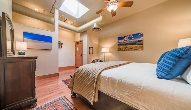 King beds * Downtown Luxury Loft * Walk everywhere