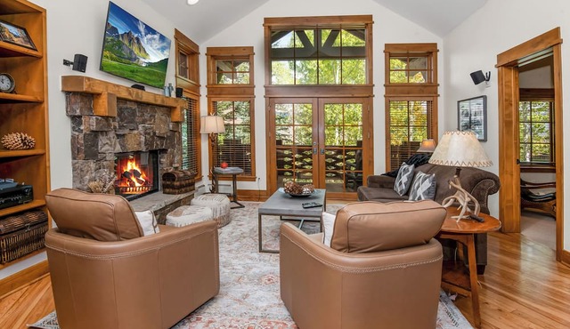 Roomy, Luxurious Ski-In/Ski-Out w/Views, Hot Tub! Bachelor Gulch, Beaver Creek