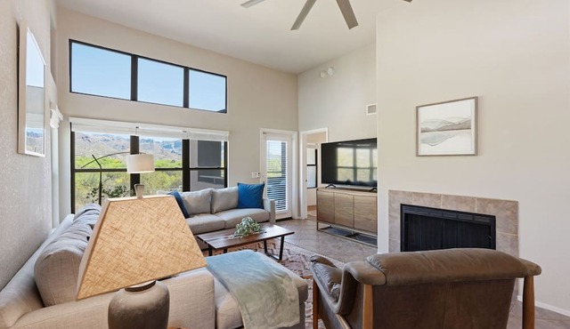 2nd Floor Corner Condo - Magnificent Mountain View with many windows to enjoy