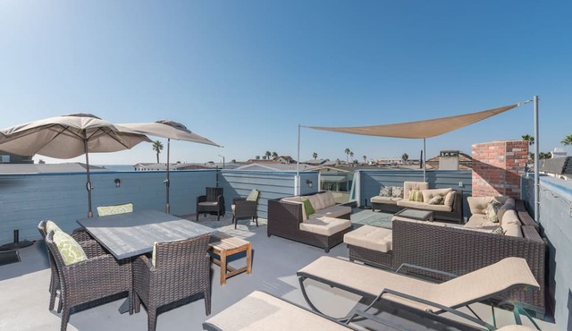 Stunning 6-Bedroom Oceanview Vacation Home w/Rooftop Deck