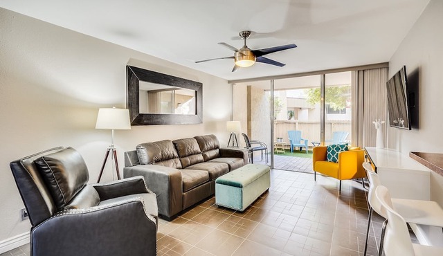 Prime Old Town Scottsdale location! Ground level with patio. Pool & hot tub in Scottsdale