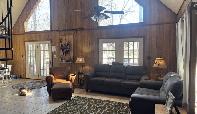Cozy 2-bedroom cabin in the woods near The White River