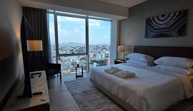 New apartment with spectacular heated pool and gymnasium in front of WTC