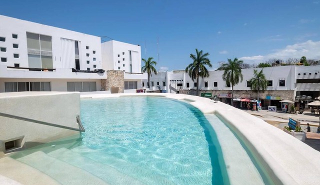 2BR retreat w/rooftop pool near 5th Ave