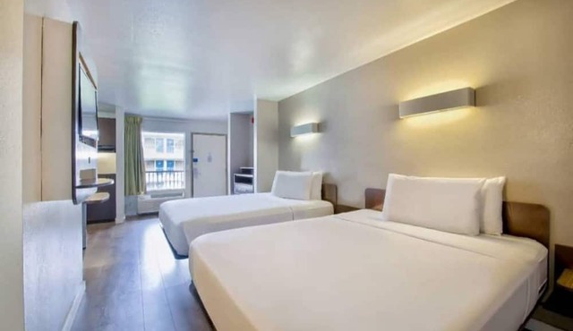 Sunny ADA 2- Bed|Pool|Free parking