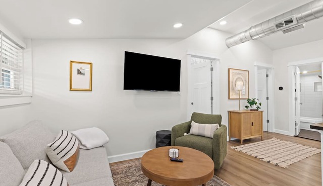 Charming & Modern 2Bedroom Loft Downtown Ferndale in Ferndale