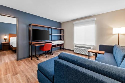 Everhome Suites San Antonio Lackland near SeaWorld by Choice Hotels