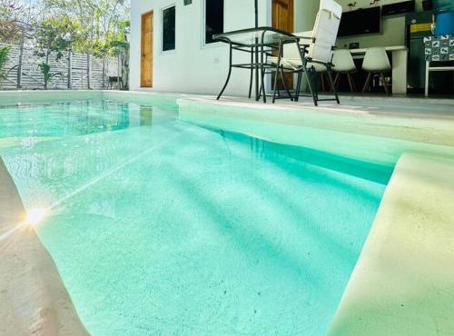 Ola Azul, apartamento de playa con cocina y piscina privada.